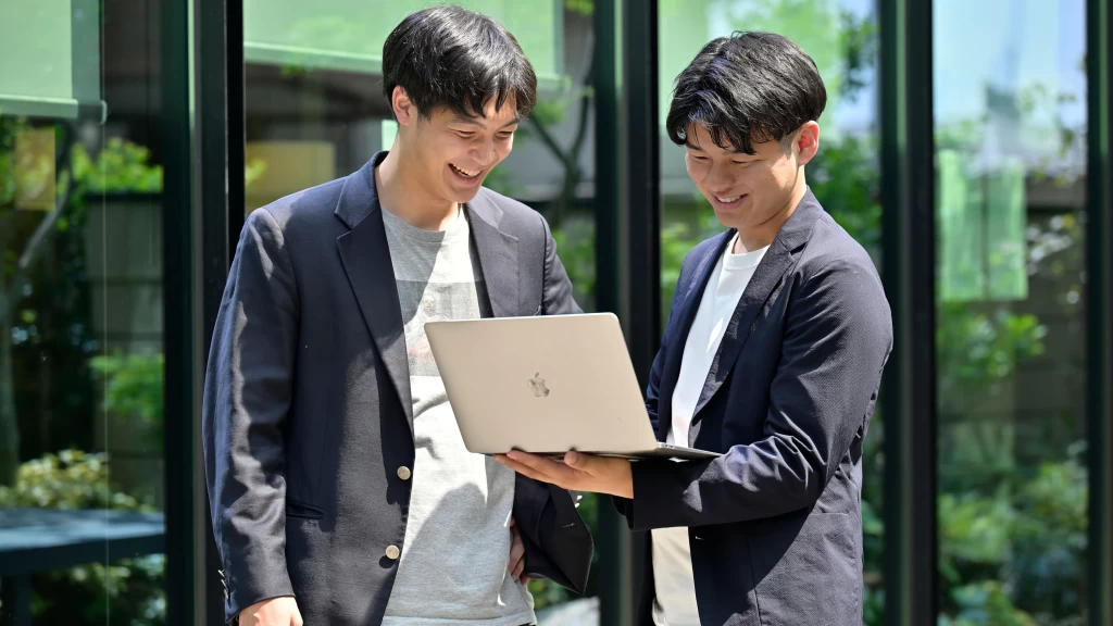 【平均月収50万超】連続起業家直下×体育会級の熱量 | 業界TOP規模の動画編集/SNSスクール営業×SNSマーケインターン