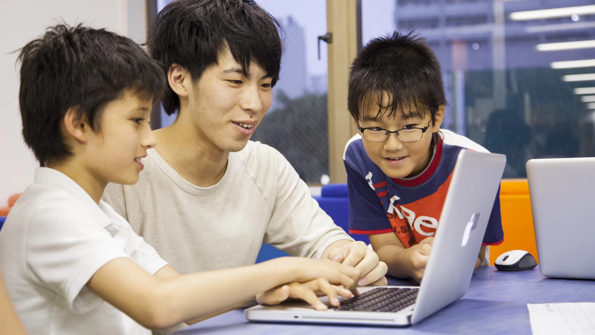 【プログラミング学習中・経験者におすすめ！】お子さんのゲーム・アプリ開発の授業サポートスタッフ/Scratch・レゴロボット・Unity・マイクラ