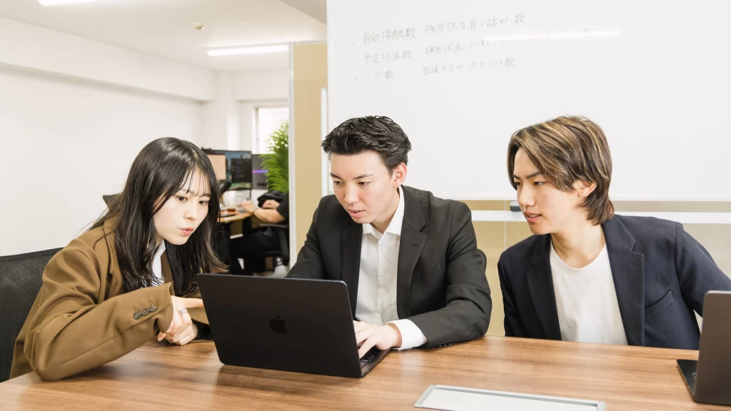 【就活で無双できる！採用のプロたちと働く環境】元リクルート全国トップクラスの事業責任者の元で営業経験を積む｜時給1,500円〜＠大阪
