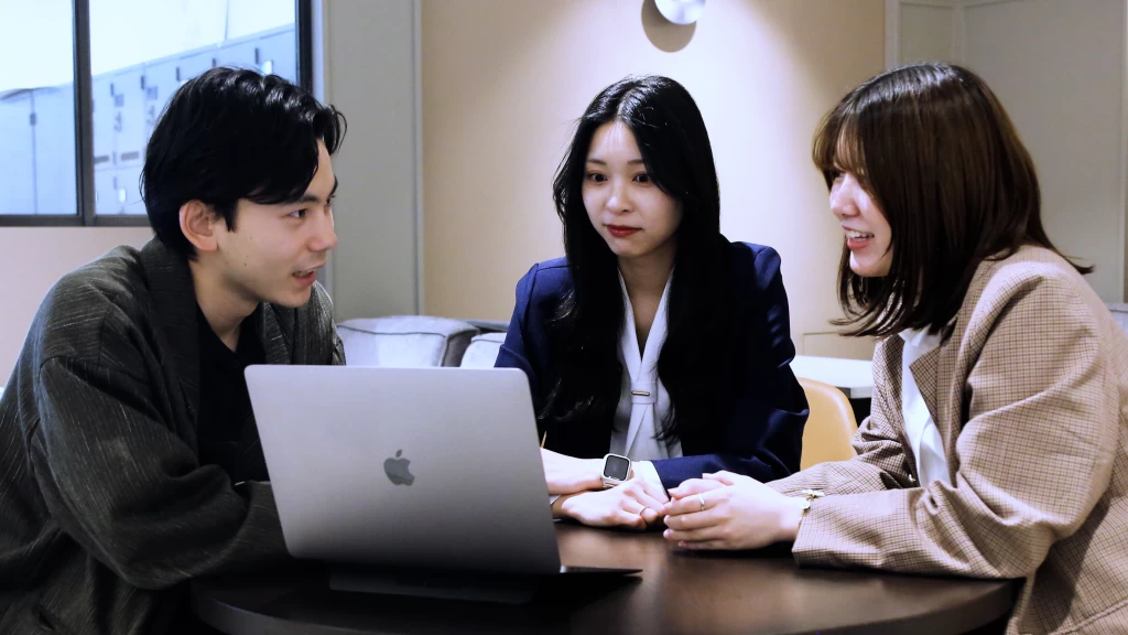 【マーケティング職】学生時代に事業と組織を動かす経験を積める（大学4年生まで全学年大歓迎！）